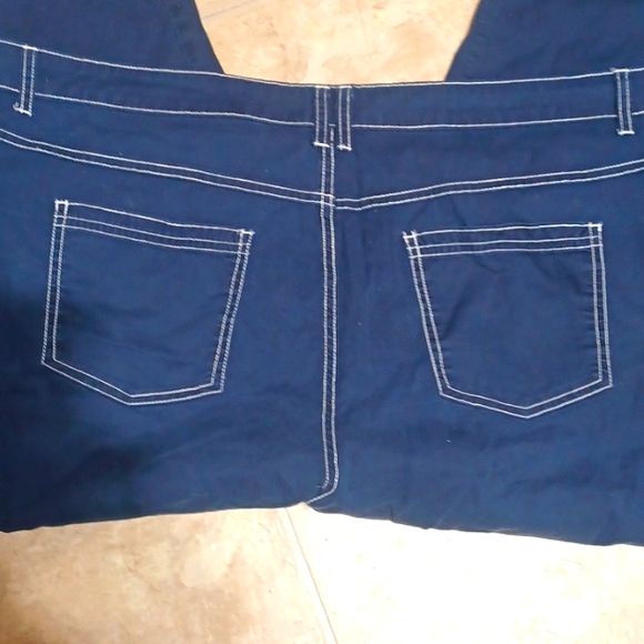 Basic Editions Capris - Picture 7 of 11